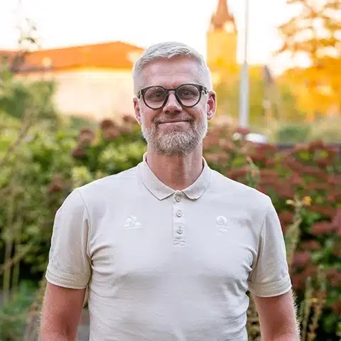 Un portrait d'Elisabeth Parachini, membre de Des Mots et Debats