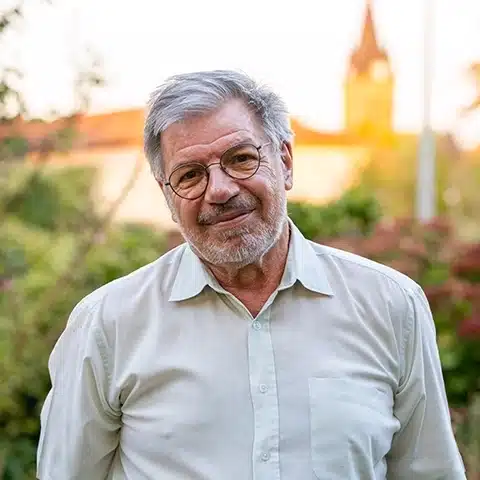 Un portrait de Jean-Louis Malys, membre de Des Mots et Debats