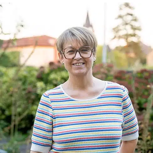 Un portrait de Pascale Frigoli, membre de Des Mots et Debats