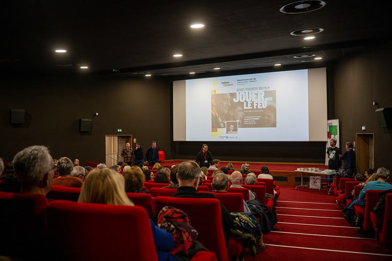 Avant-première : « Jouer avec le feu »